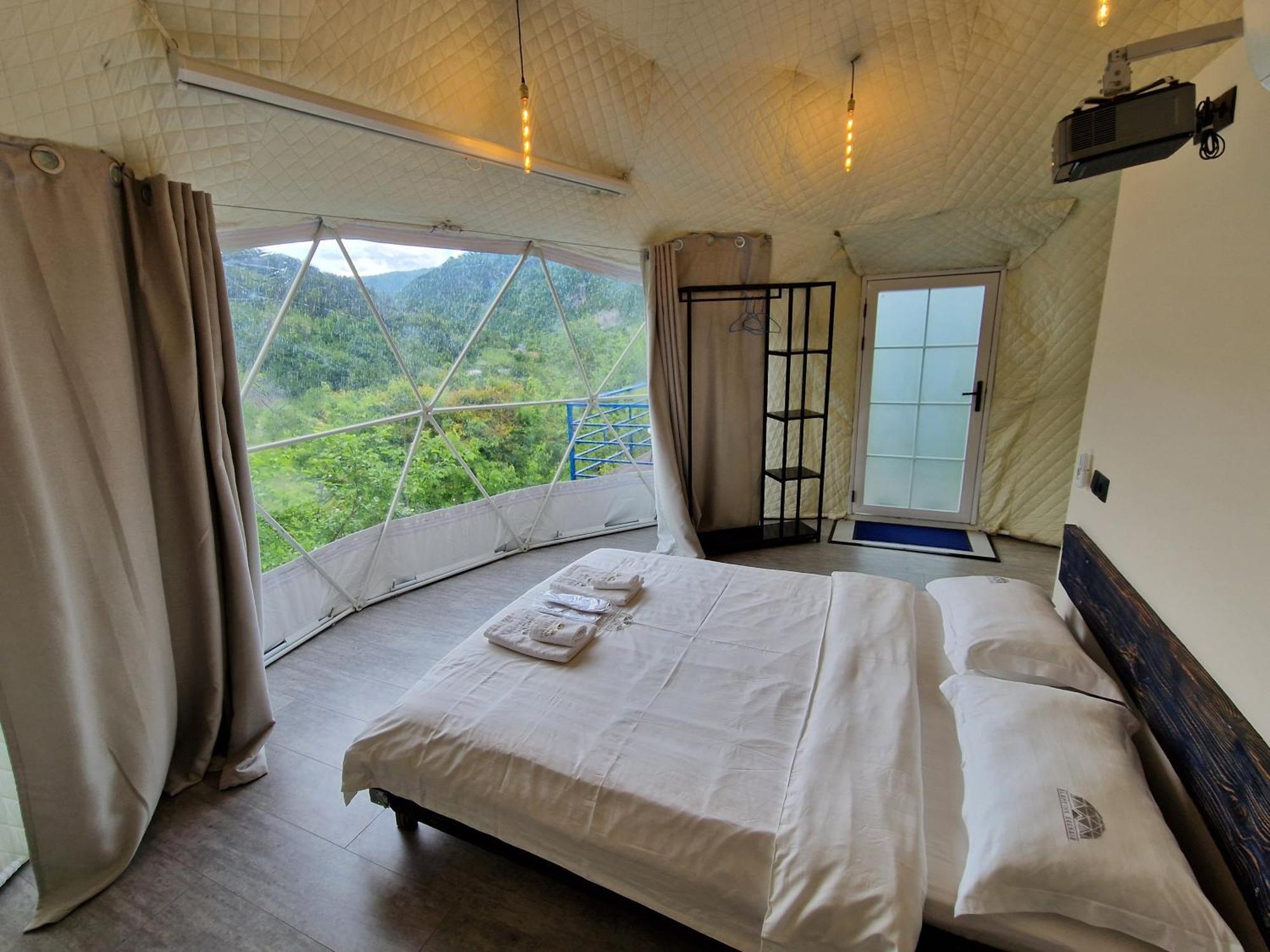 Glamping Georgia Krikhi Hotel Ambrolauri Bagian luar foto