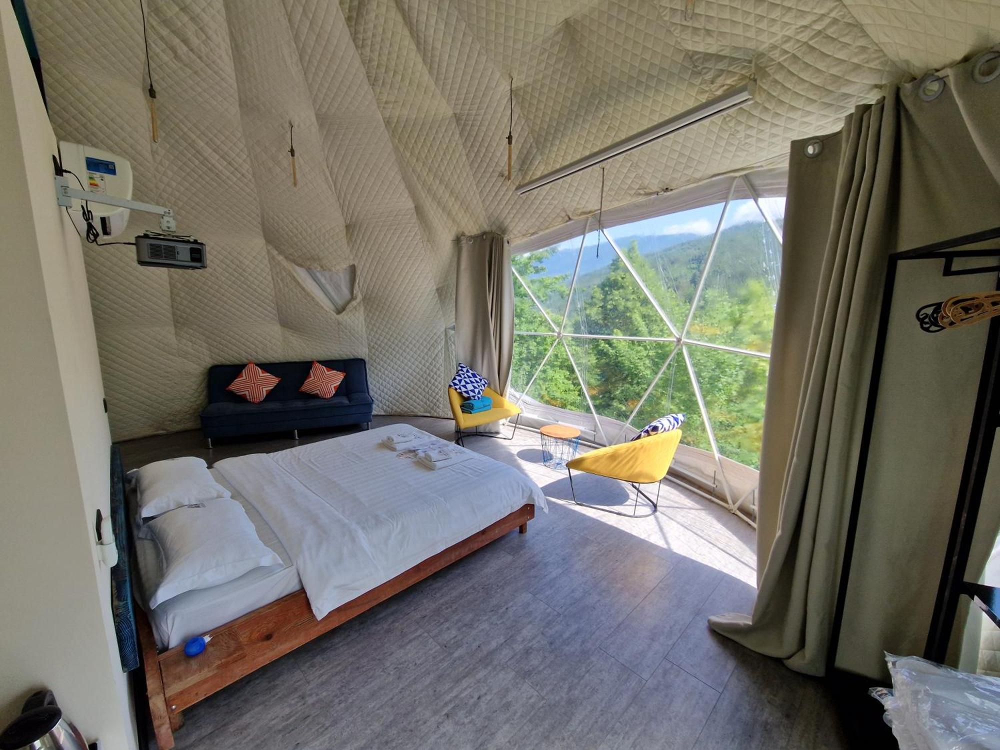 Glamping Georgia Krikhi Hotel Ambrolauri Bagian luar foto