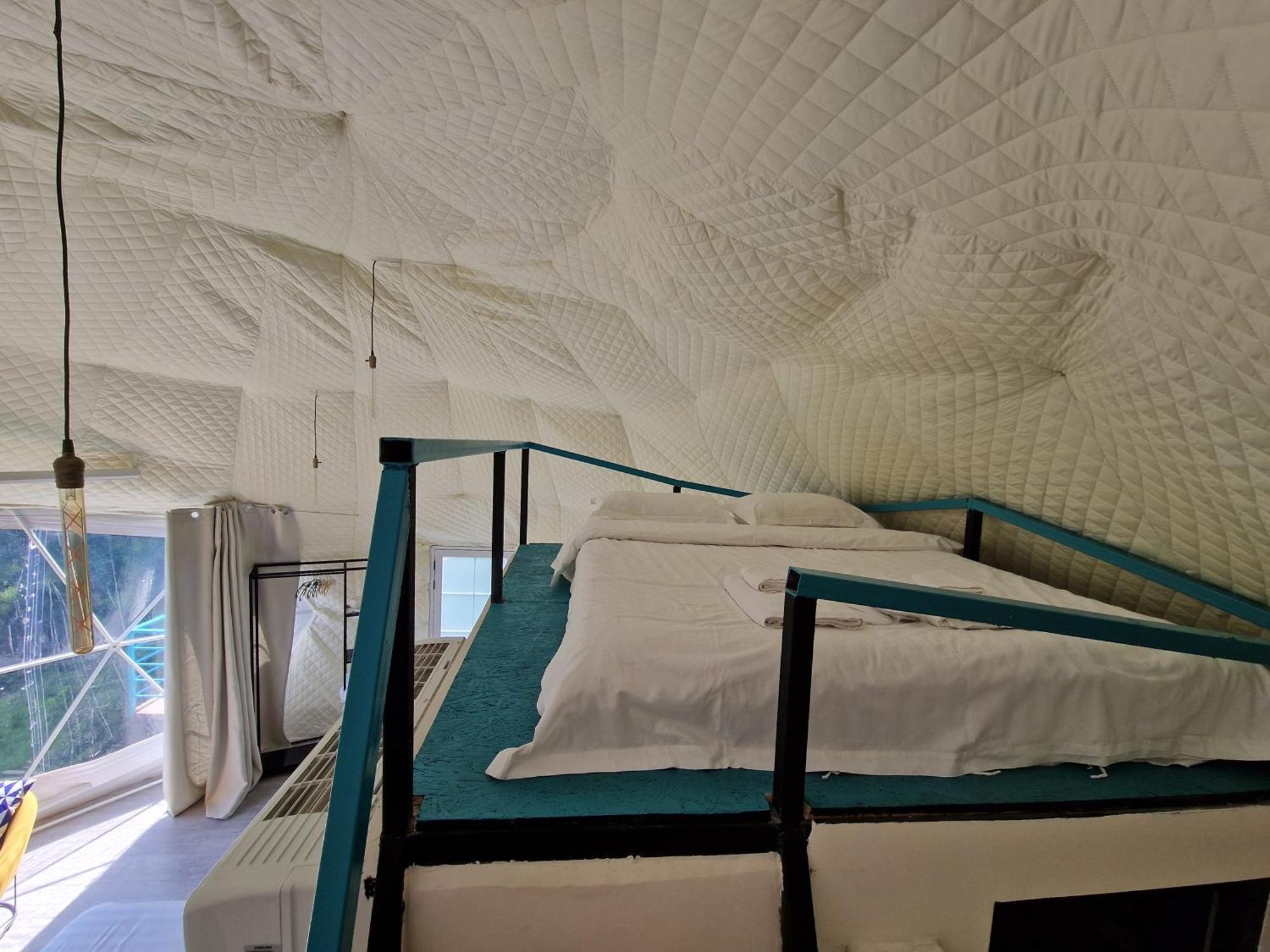 Glamping Georgia Krikhi Hotel Ambrolauri Bagian luar foto